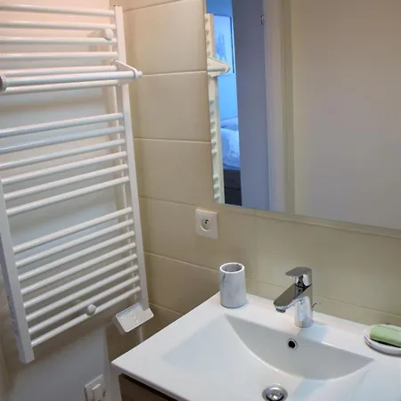 Au-dessus Des Nuages - Parking Prive *