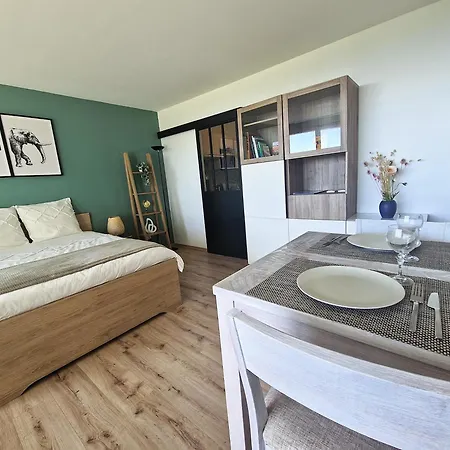 Au-dessus Des Nuages - Parking Prive